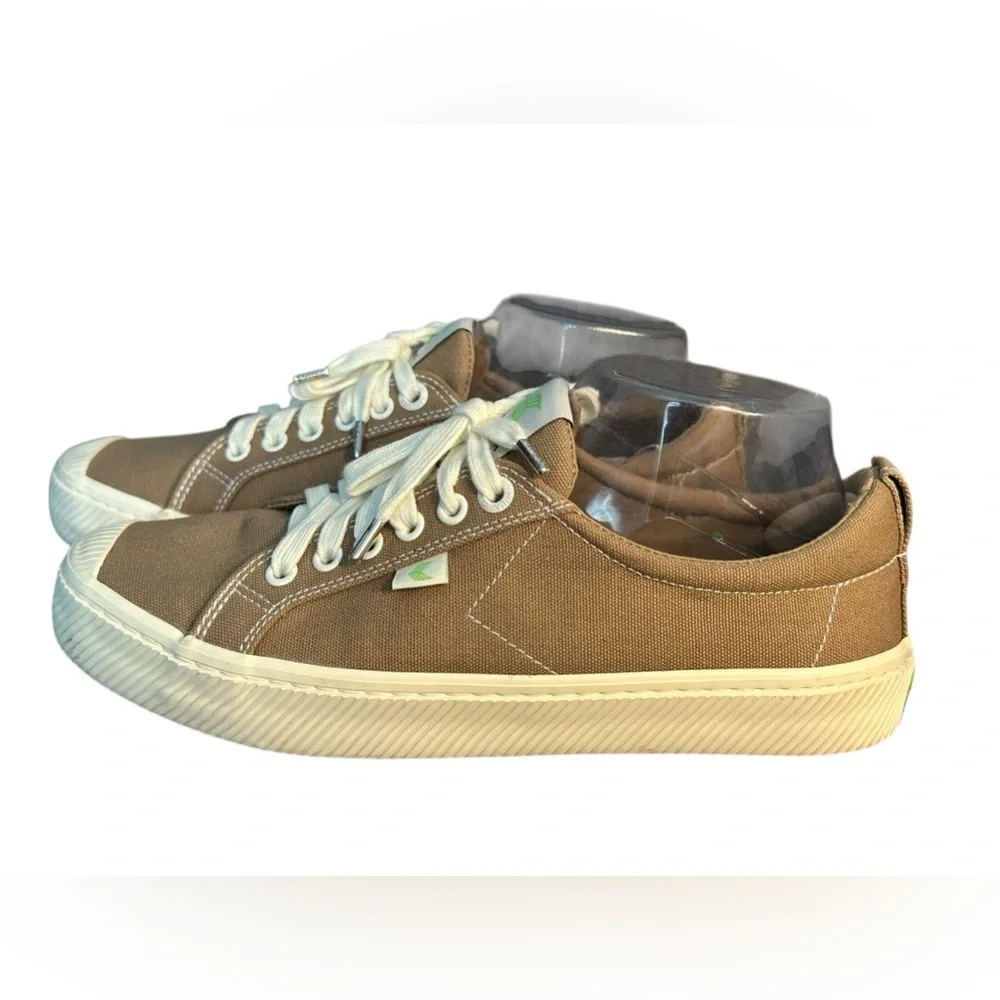 Cariuma Oca Low Canvas Tennis Sneakers in Washed Burn Sand Mens 8 Womens 9.5 B21